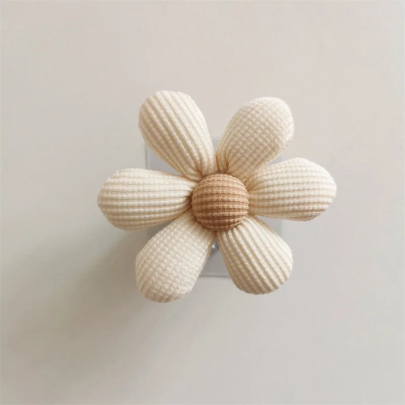 Gancho Decorativo – Formato Floral em Tecido Texturizado com Fixação de Parede