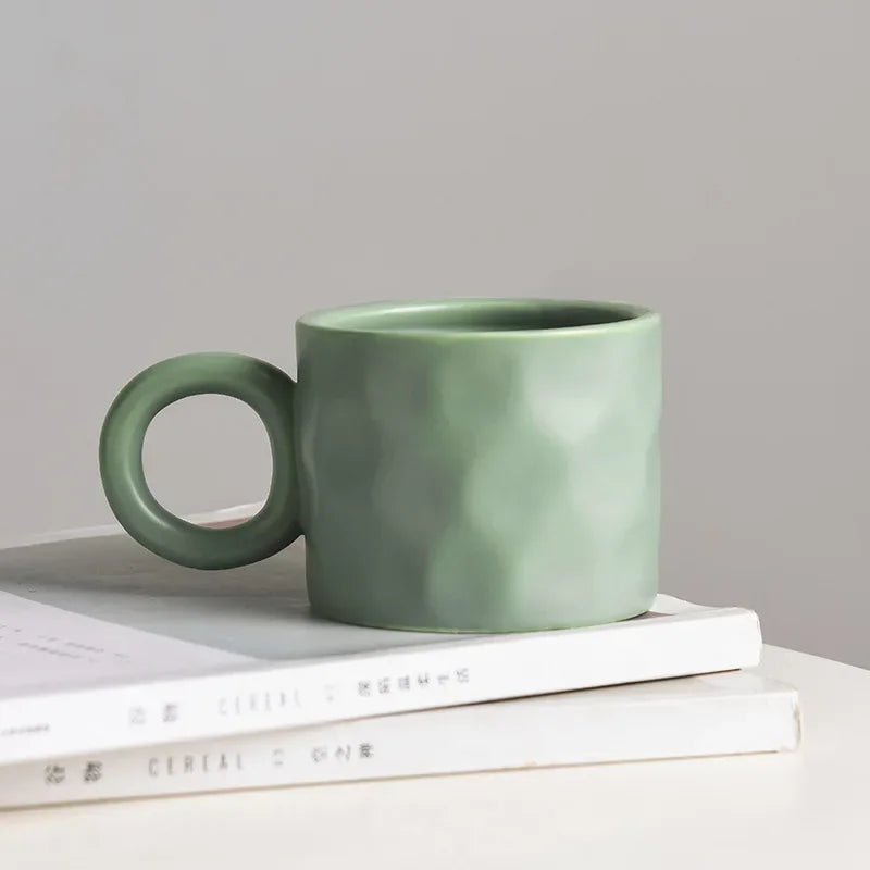 Caneca Cerâmica Orgânica com Alça Redonda