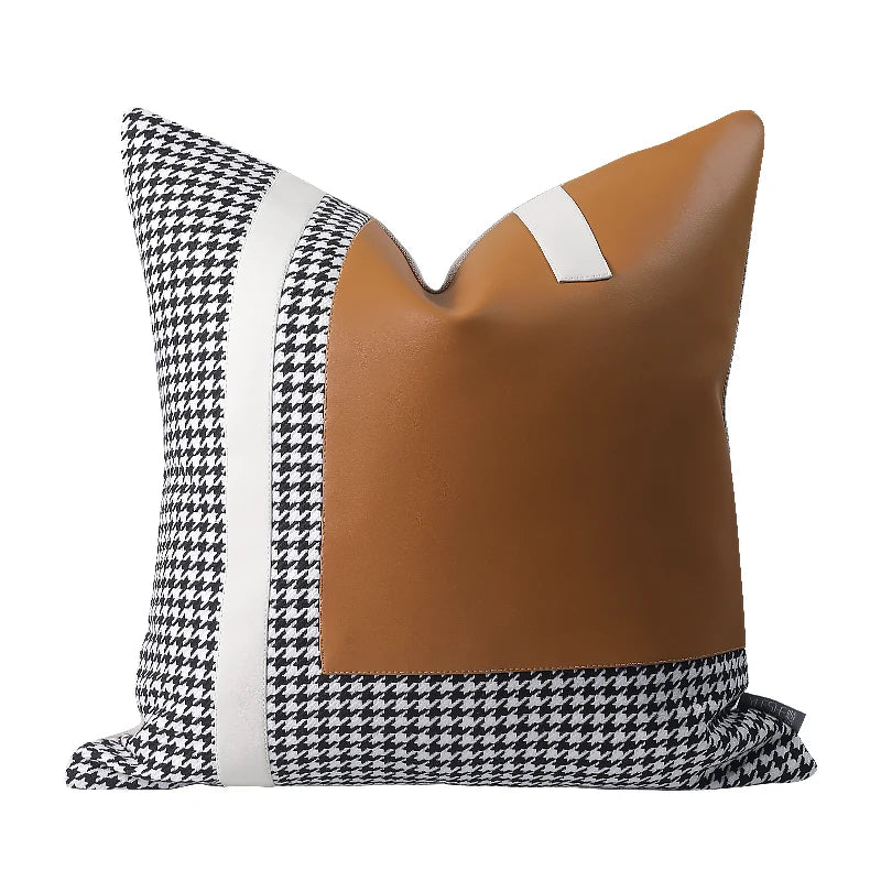 Almofada Decorativa – Couro Sintético Caramelo com Estampa Xadrez