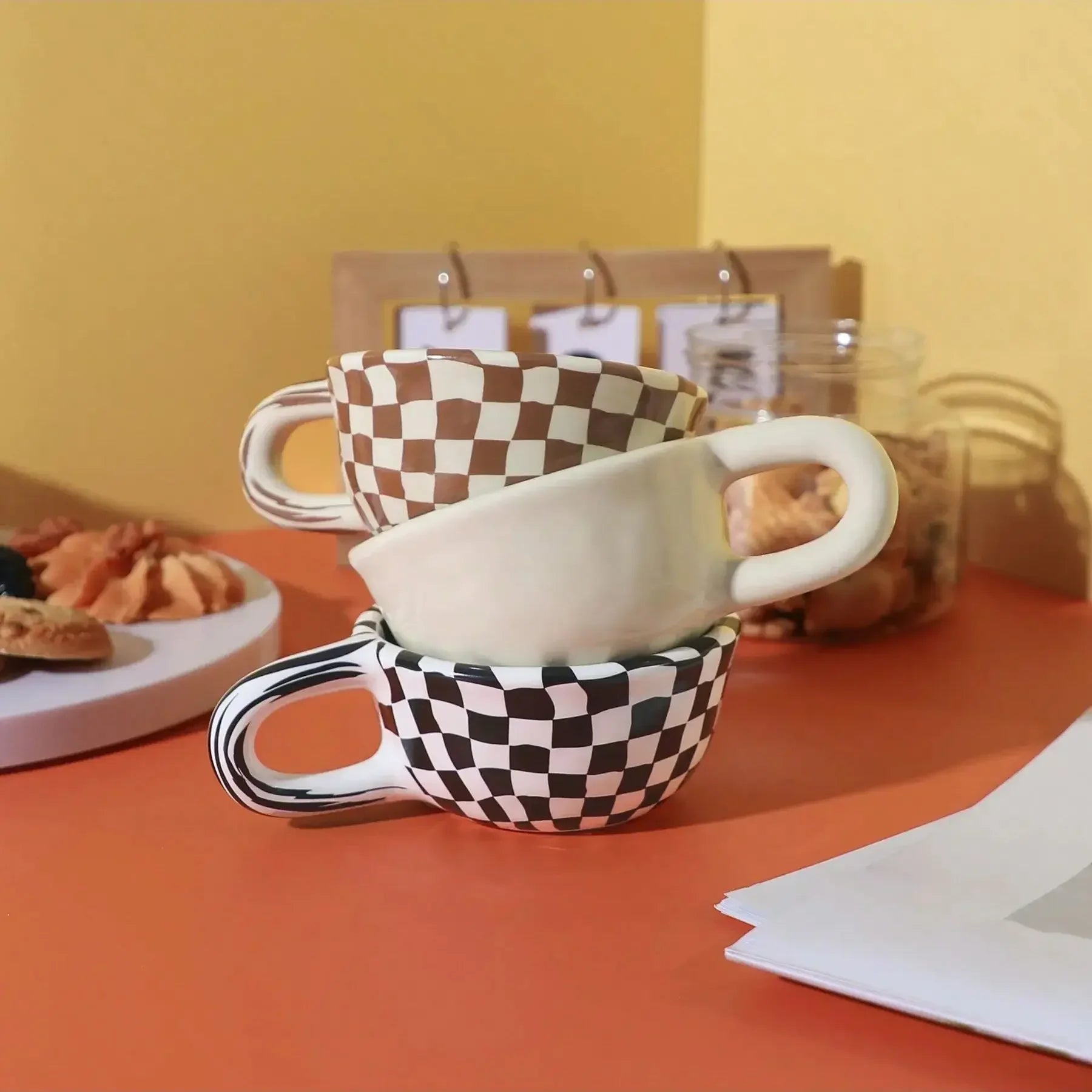 Caneca Quadriculada de Cerâmica
