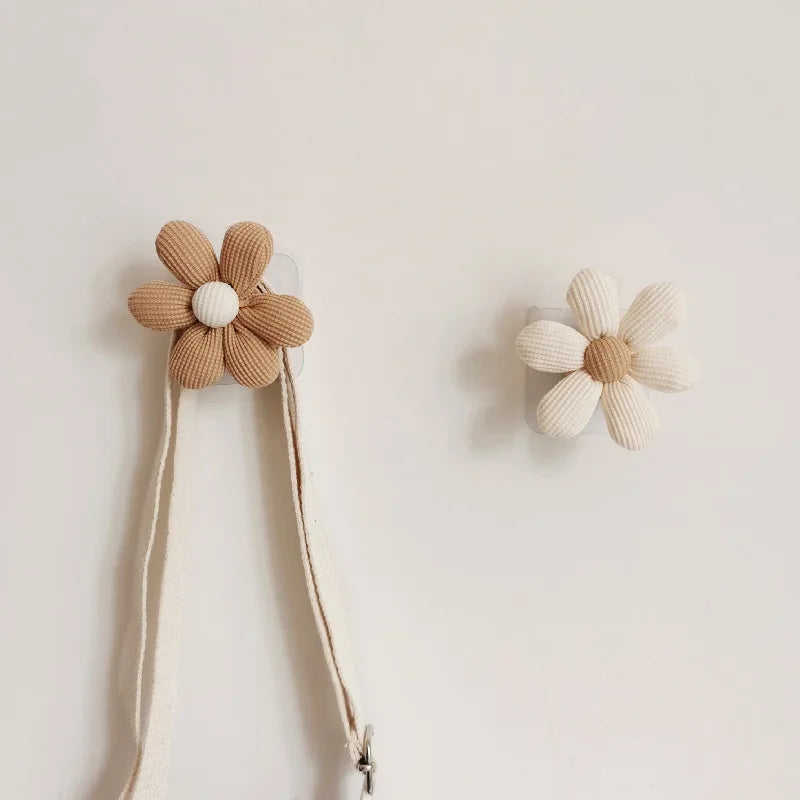 Gancho Decorativo – Formato Floral em Tecido Texturizado com Fixação de Parede