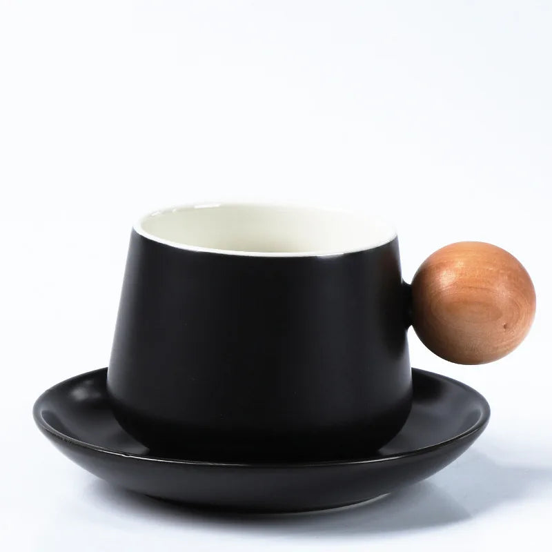 Xícara com Pires – Design Minimalista em Cerâmica com Alça em Madeira Natural