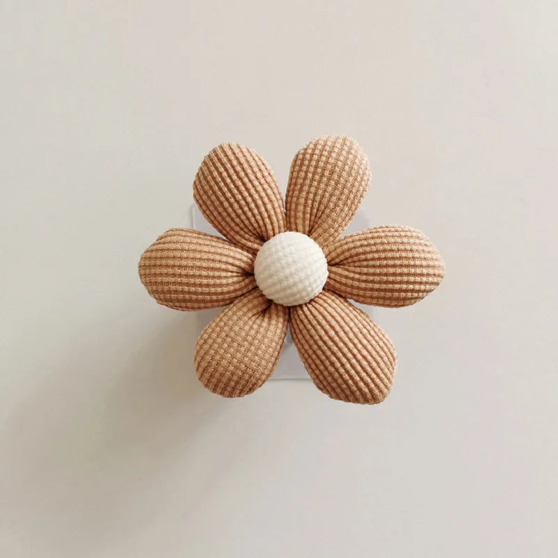 Gancho Decorativo – Formato Floral em Tecido Texturizado com Fixação de Parede