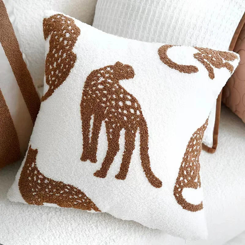 Capa Almofada Decorativa Infantil – Estampa de animais em Textura Bouclé