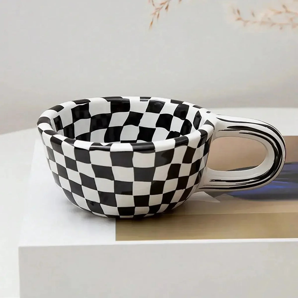 Caneca Quadriculada de Cerâmica