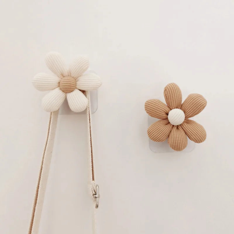 Gancho Decorativo – Formato Floral em Tecido Texturizado com Fixação de Parede