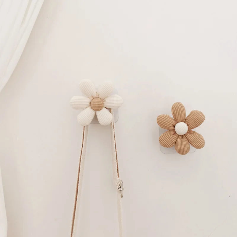 Gancho Decorativo – Formato Floral em Tecido Texturizado com Fixação de Parede