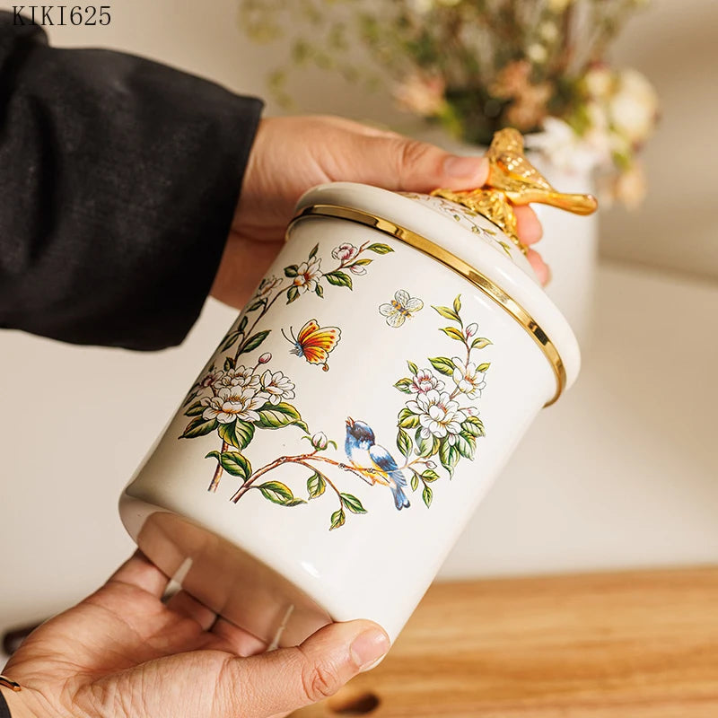 Pote Decorativo – Cerâmica Floral com Tampa Ornamental Dourada