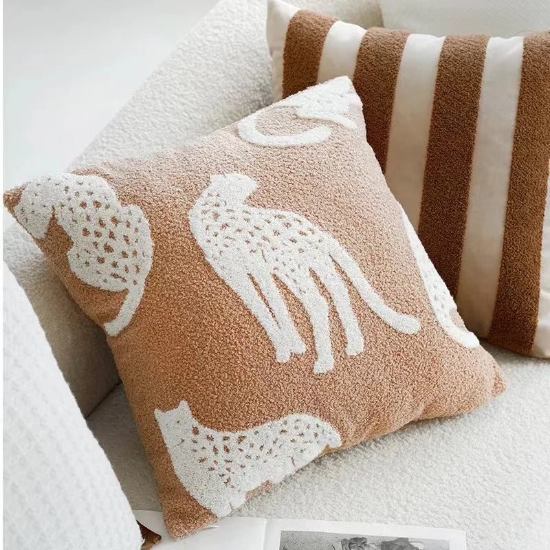 Capa Almofada Decorativa Infantil – Estampa de animais em Textura Bouclé