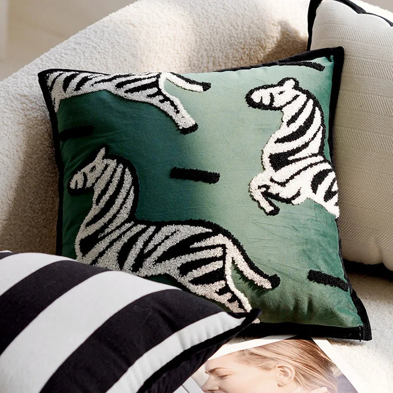 Capa Almofada Decorativa Infantil – Estampa de animais em Textura Bouclé