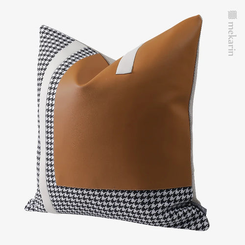 Almofada Decorativa – Couro Sintético Caramelo com Estampa Xadrez