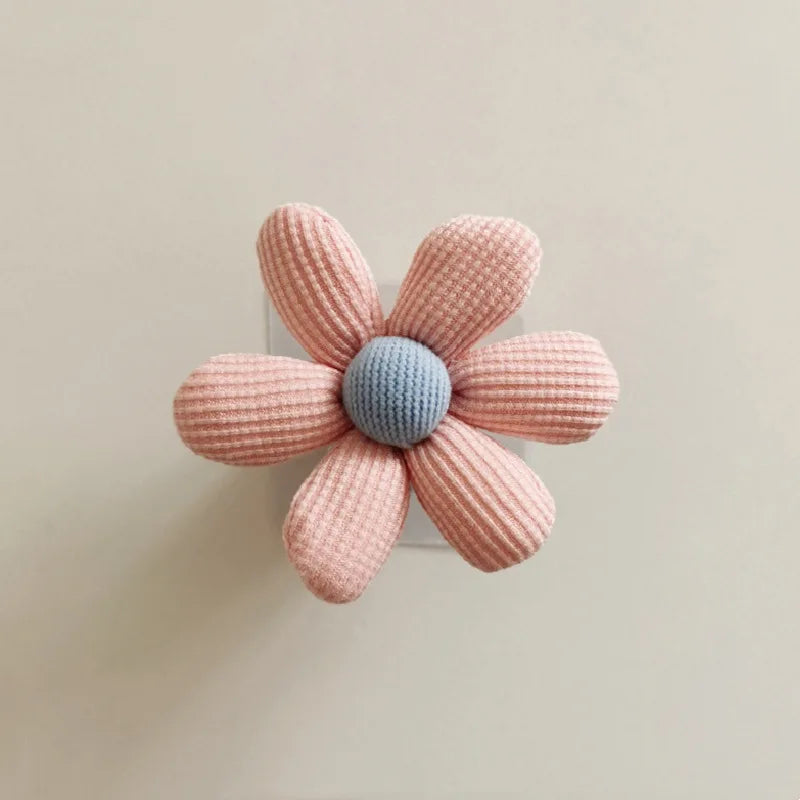 Gancho Decorativo – Formato Floral em Tecido Texturizado com Fixação de Parede